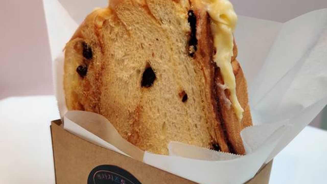 Yukult Burst Toastie  乳酸菌爆浆吐司