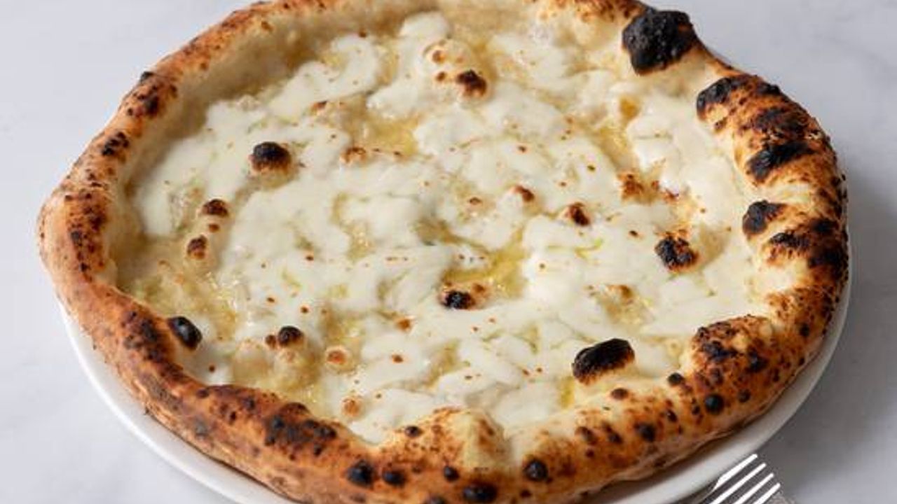 Garlic and Cheese Pizza
