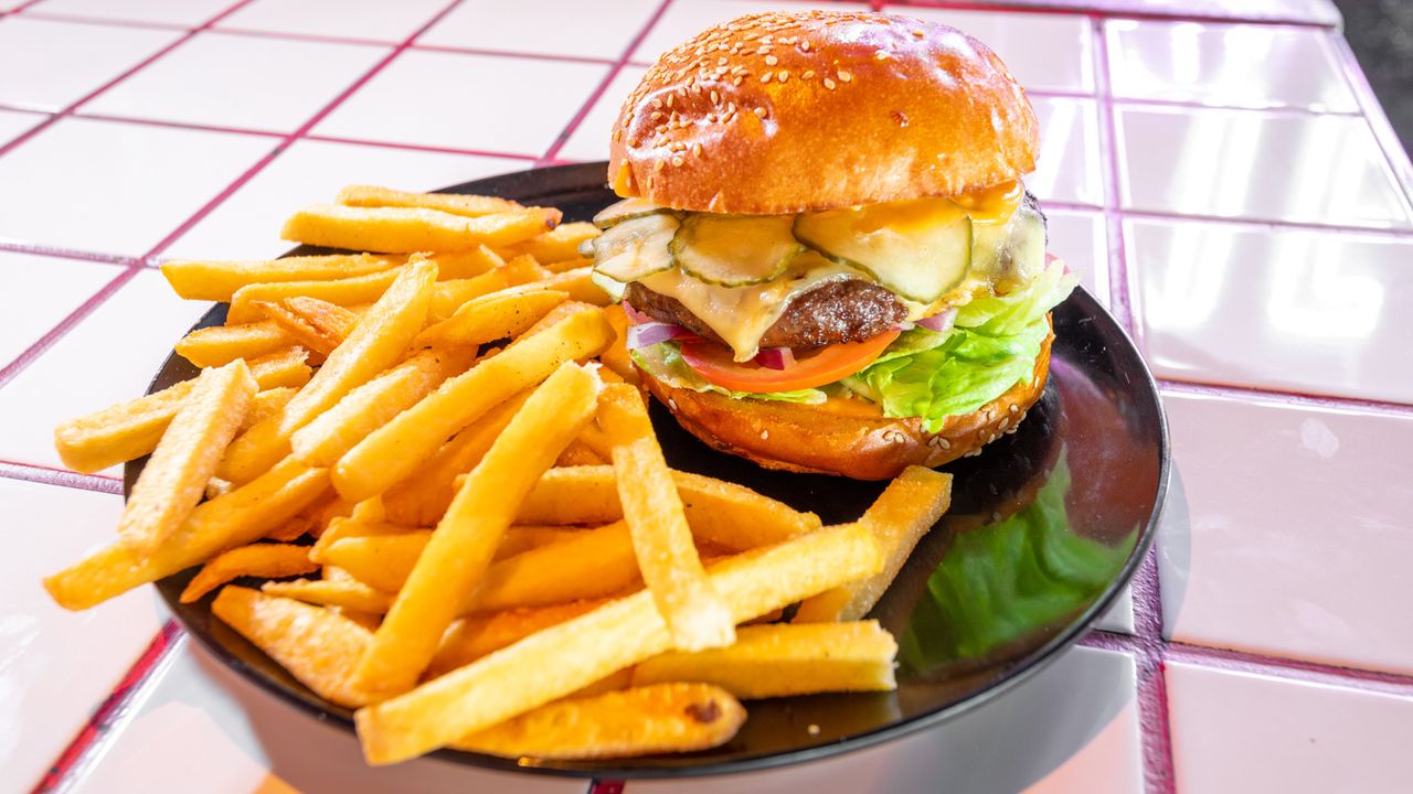 Wagyu Cheeseburger w Fries