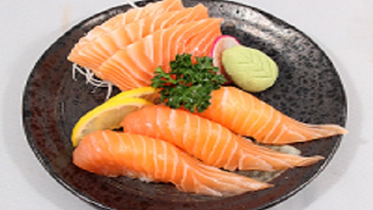 Salmon Lover (Sashimi and Nigiri)