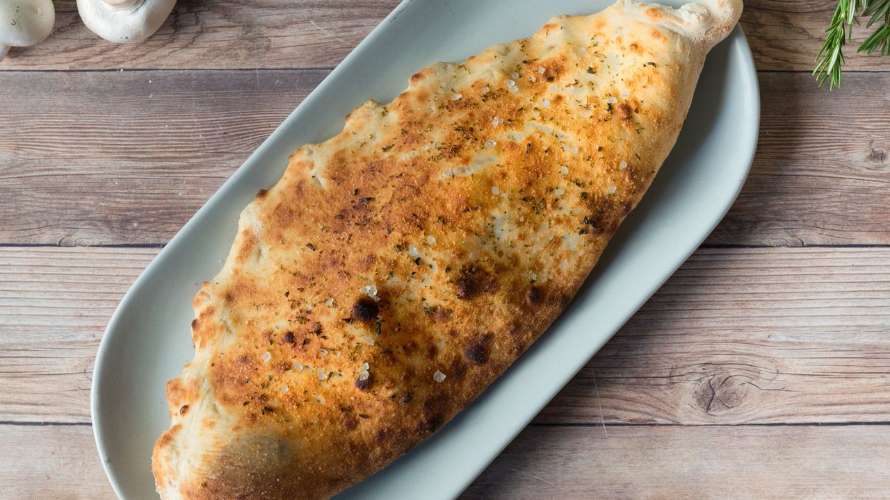 Cheesy Garlic Flatbread (v)