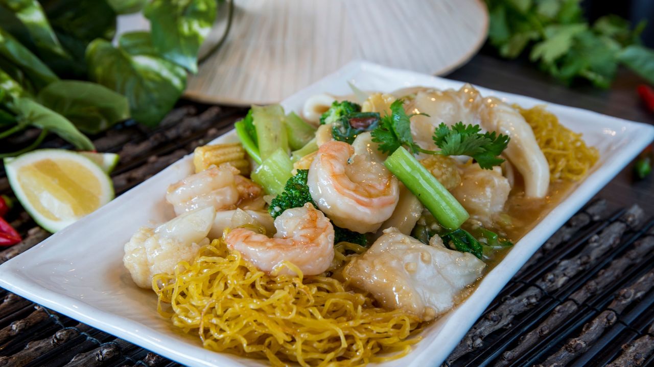 Fried Egg Noodle with Seafoods