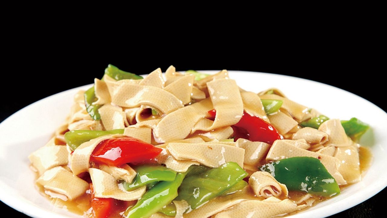 Tofu Skin with Hot Chili  尖椒干豆腐