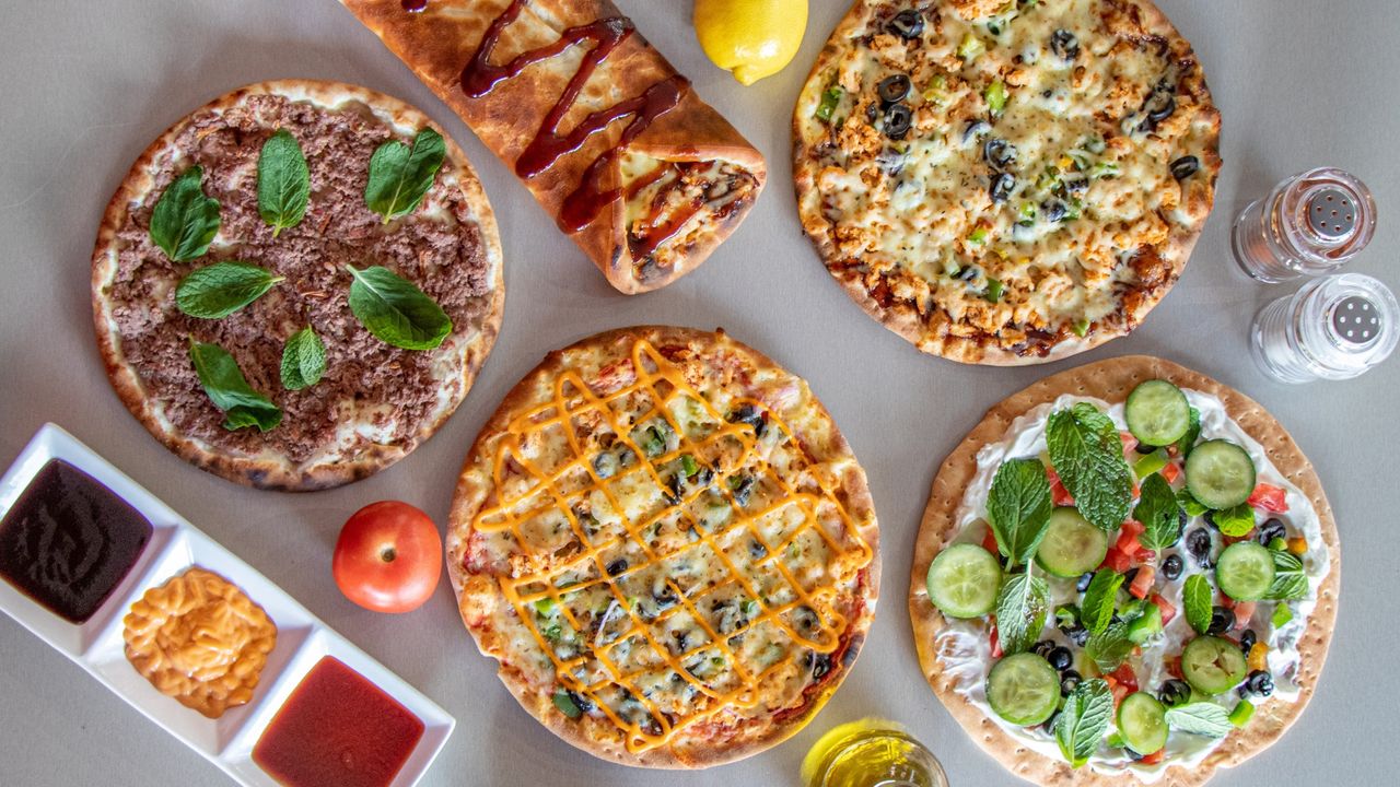 Deal 5 (Hawaiian Chicken Pizza)