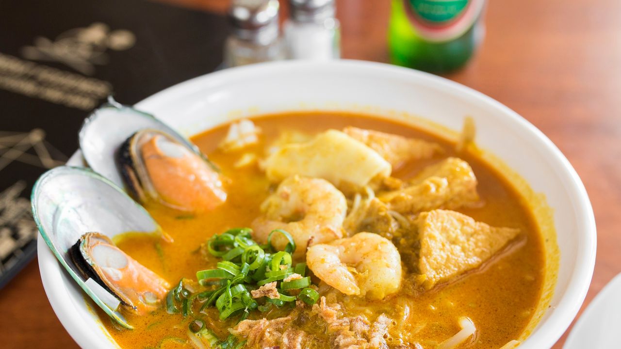 LO2. Seafood Curry Laksa