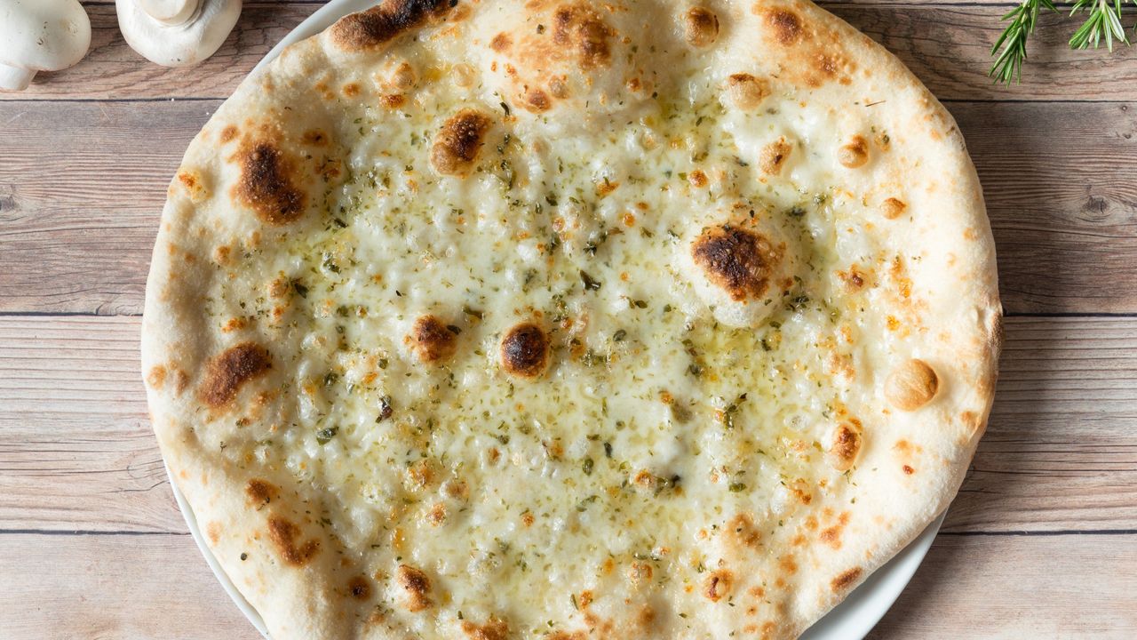 Garlic Pizza (v)