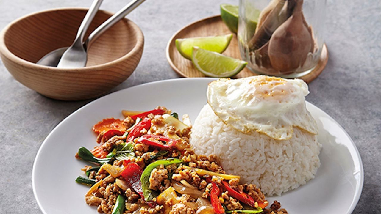 Grapao Gai Sub with Egg on Rice