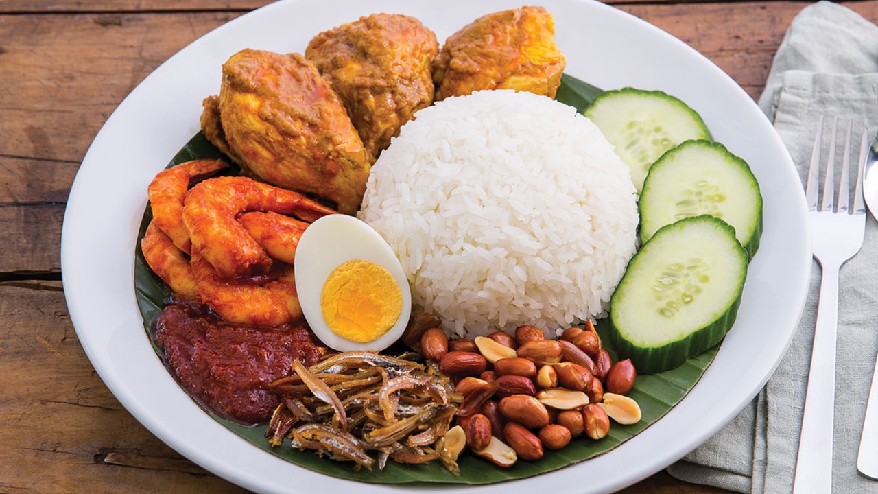 R05 Pappa Special Nasi Lemak (2 Dishes) with Curry Chicken & Sambal Prawns