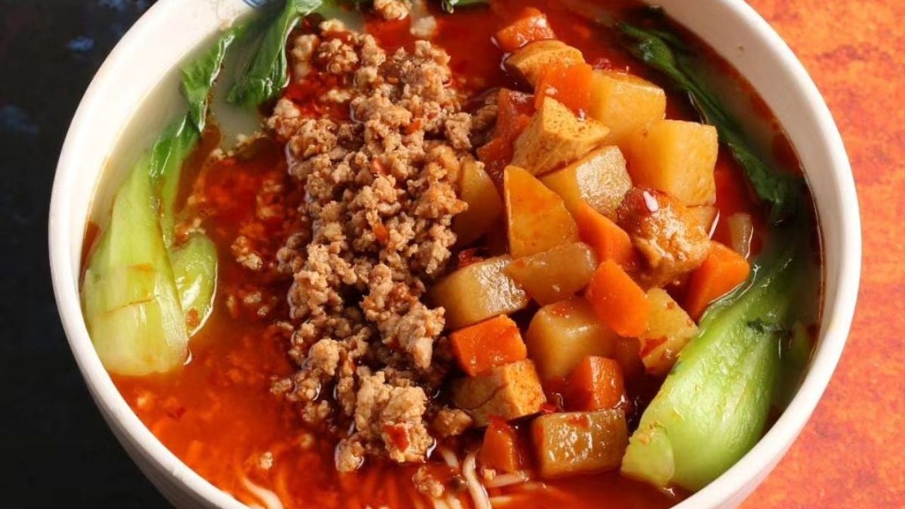Stewed Potato, Bean Curb and Pork Soup Noodles