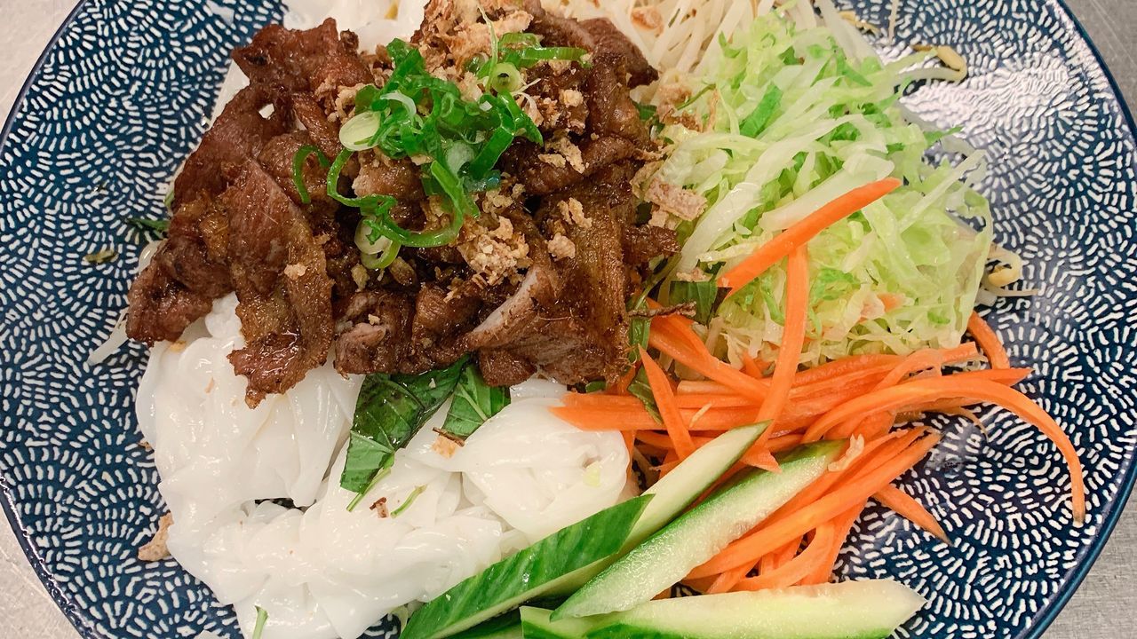 Grilled Chicken Steam Rice Paper Cake