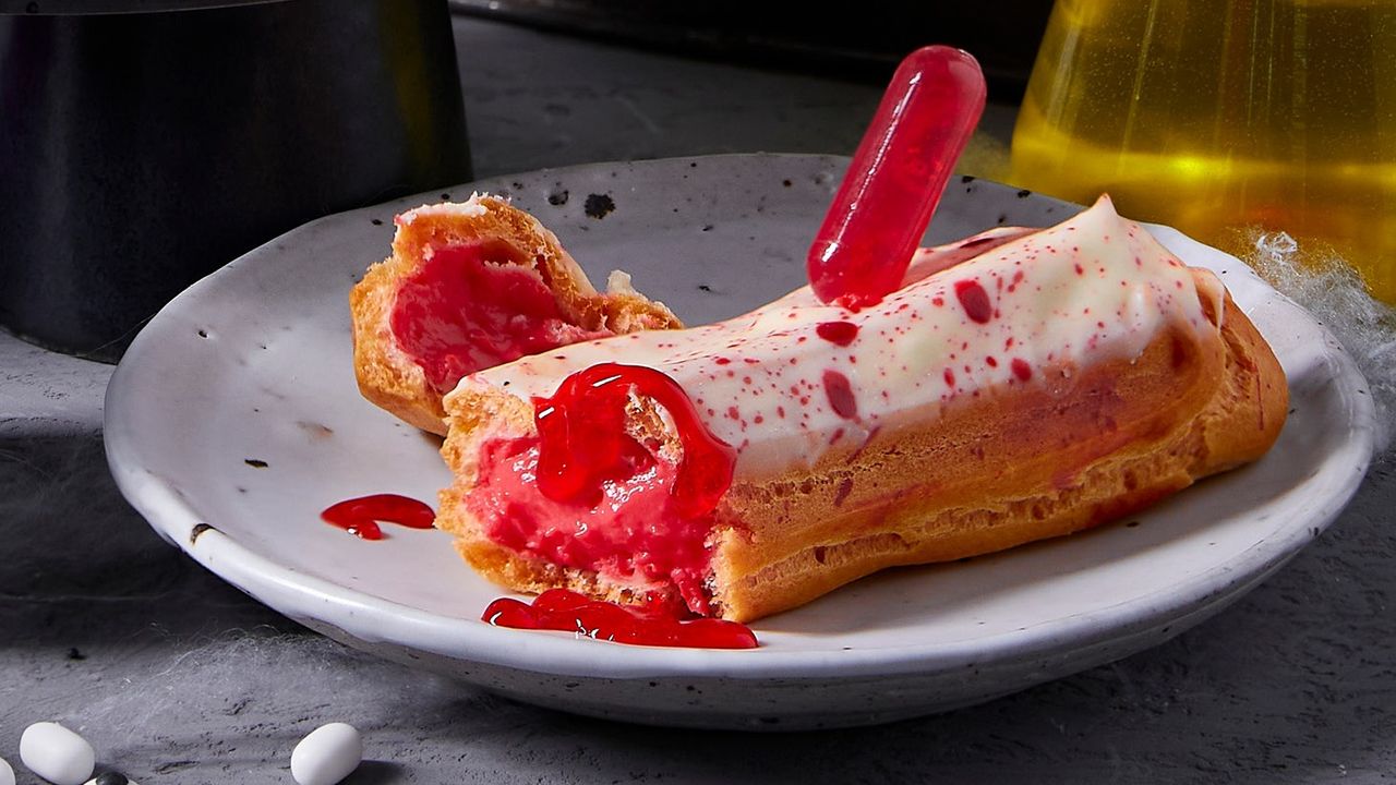 Bloody Raspberry Eclair