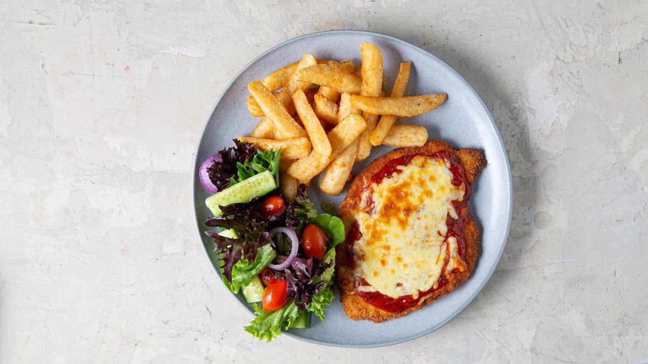 Vegan Parma, Chips & Salad