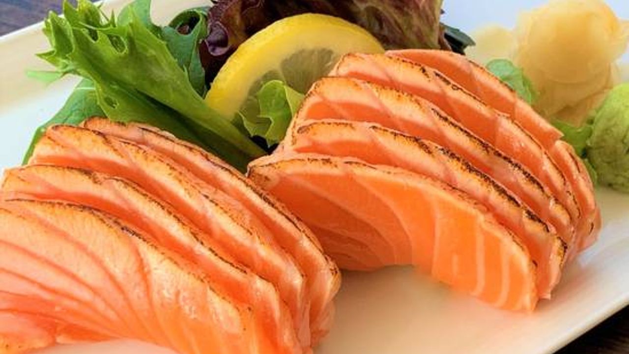 (9pcs) ABURI Salmon Sashimi
