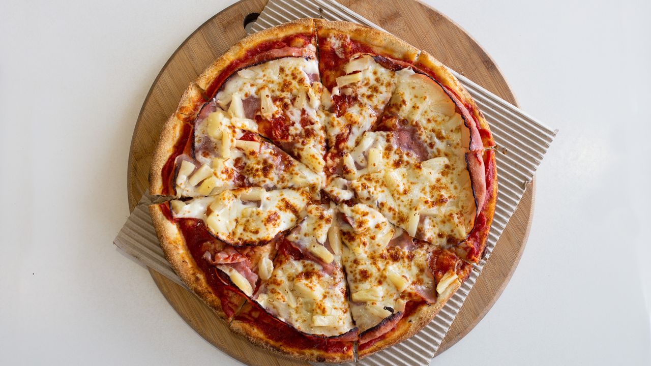 Regular Hawaiian Pizza