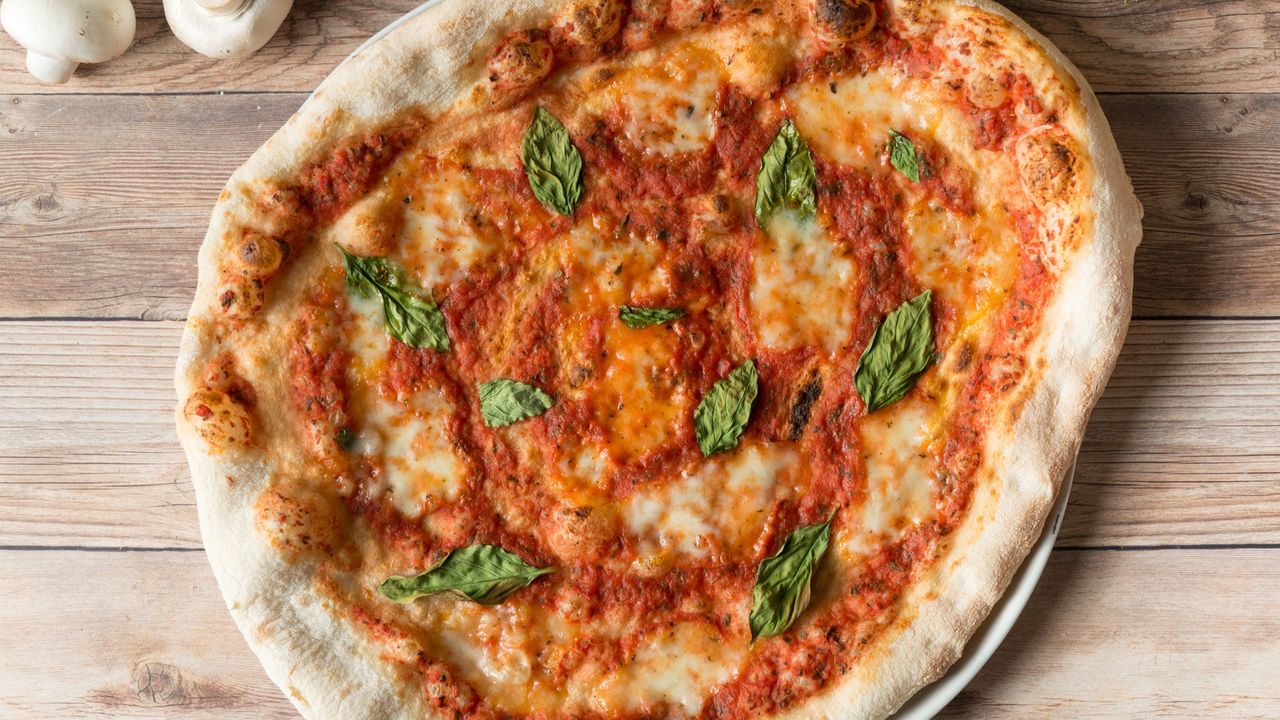 Margherita Pizza (v)