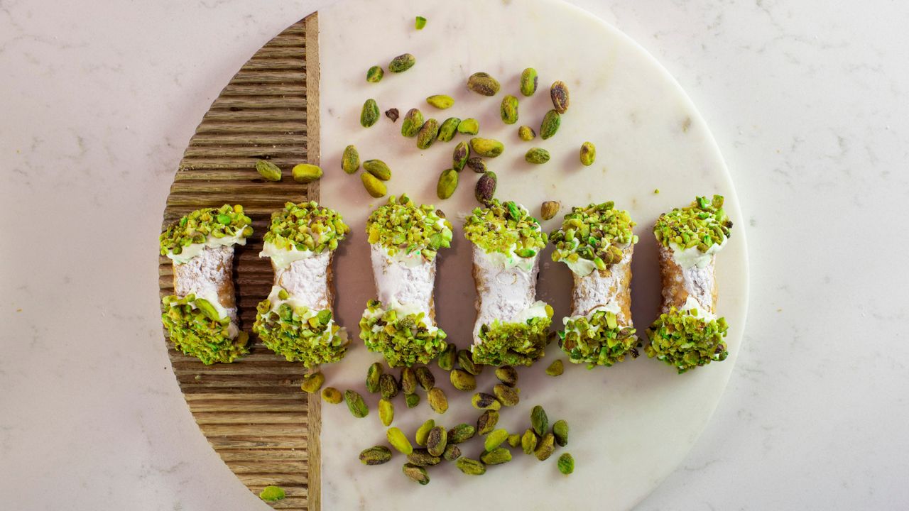 Box of 21 Small Classic Ricotta & Pistachio Cannoli