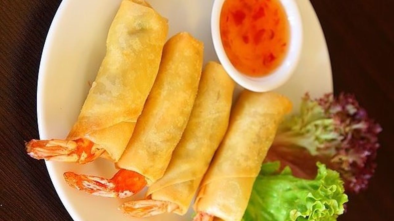 Whole prawn spring rolls (6 pcs)
