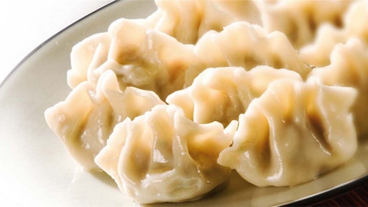Handmade Pork & Chive Dumplings (12 Pieces)