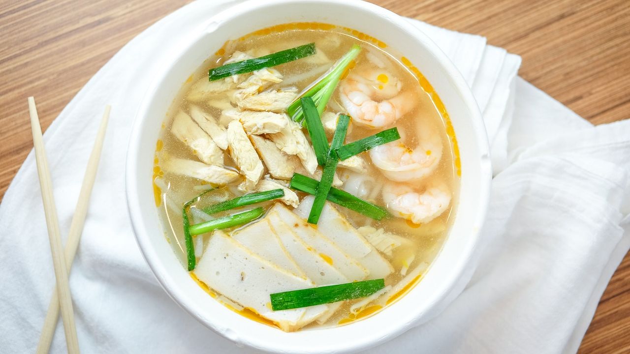 N12 Ipoh Koay Teow Soup with Prawns & Chicken Slices