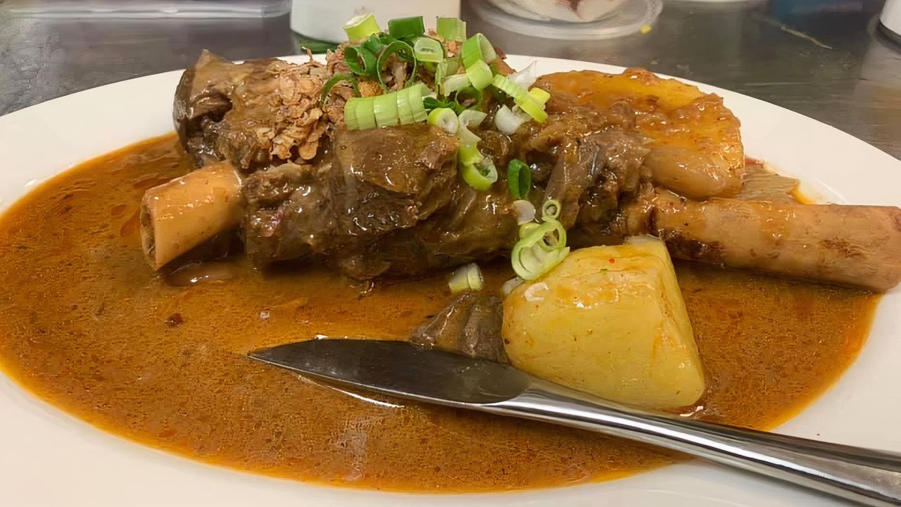 16. Massaman Lamb