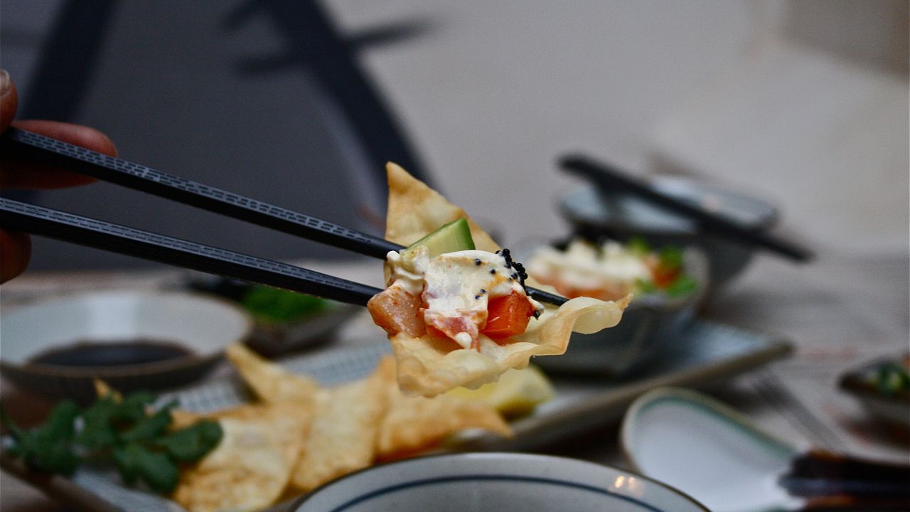 Crunchy Sashimi Nachos (6 Pieces)
