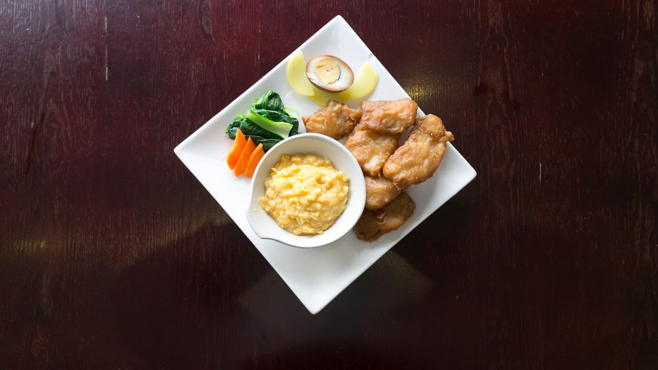 Fish Fillet with Corn Sauce + Vegetable + Egg + Steam Rice