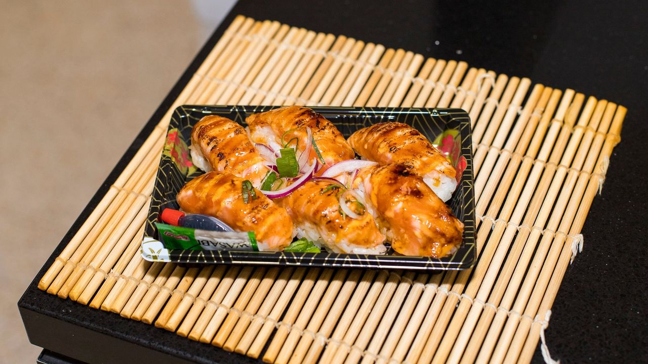 Salmon Aburi