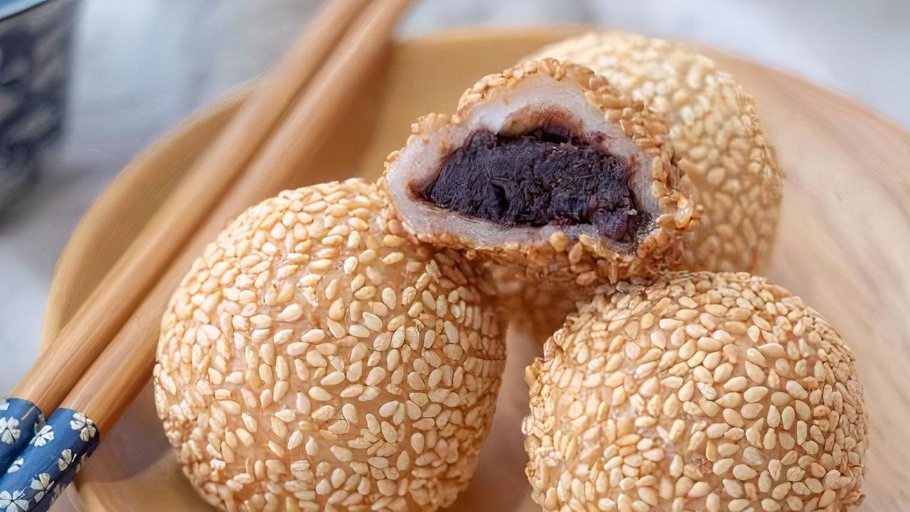 Deep fried red bean paste ball