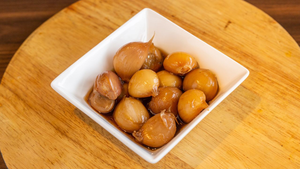 Pickled Garlic  (Seer Torshi)