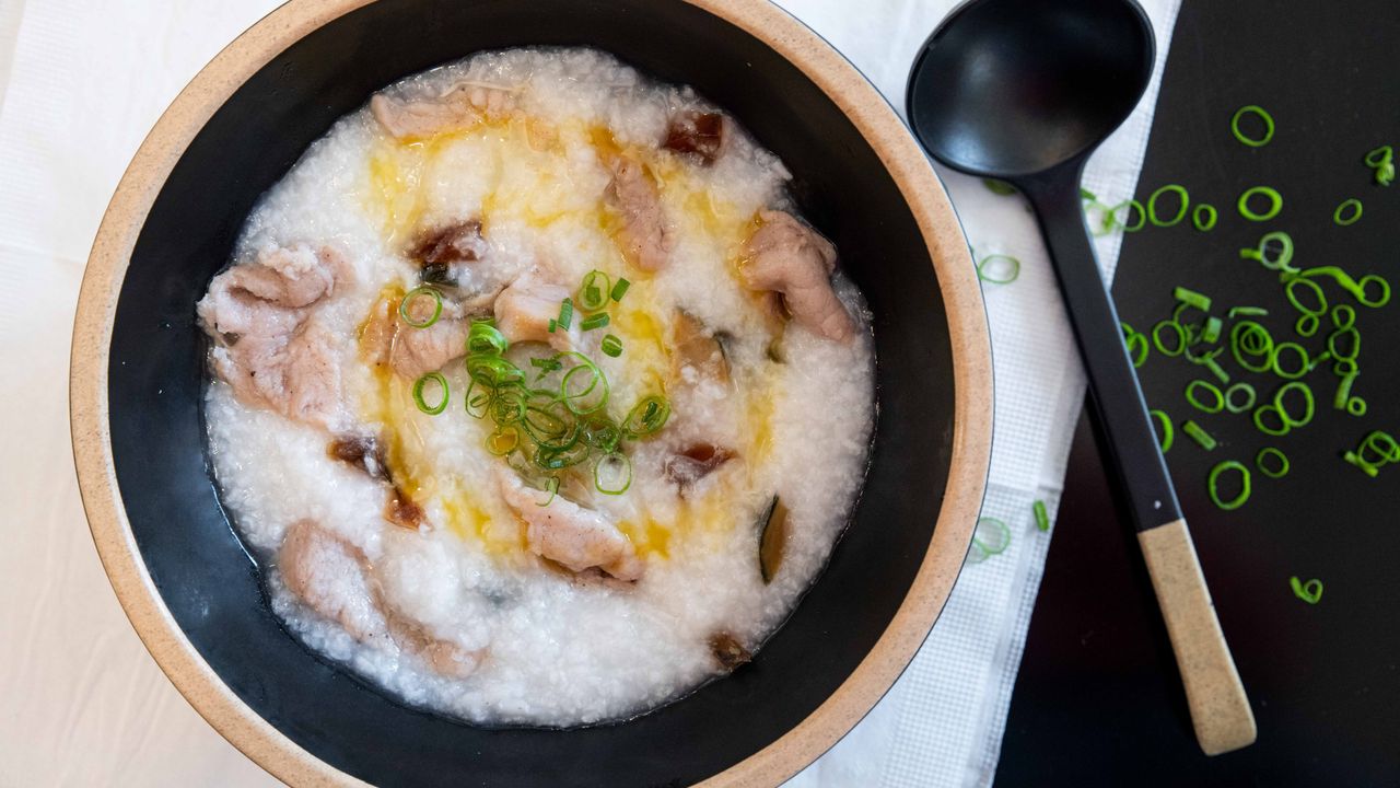 Lean Pork With Century Egg Congee / 皮蛋瘦肉粥