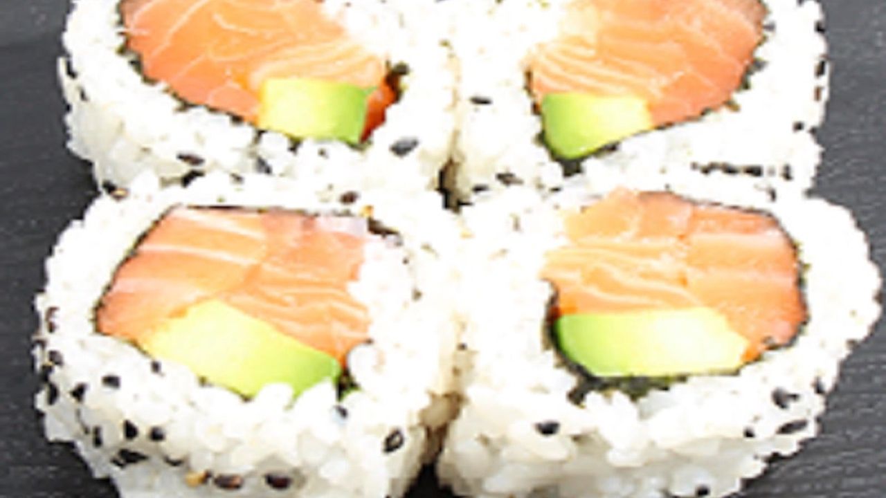 Salmon Avo Medium Roll