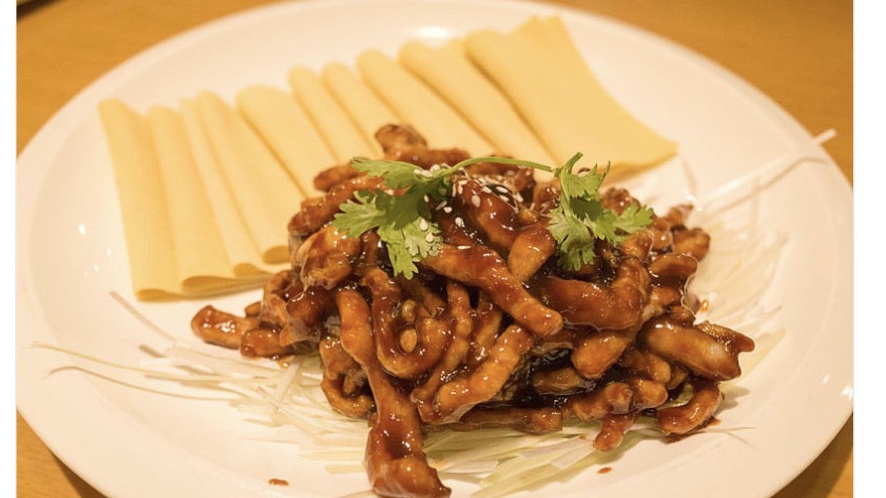Sautéed Shredded Pork with Yellow Bean Paste 京酱肉丝