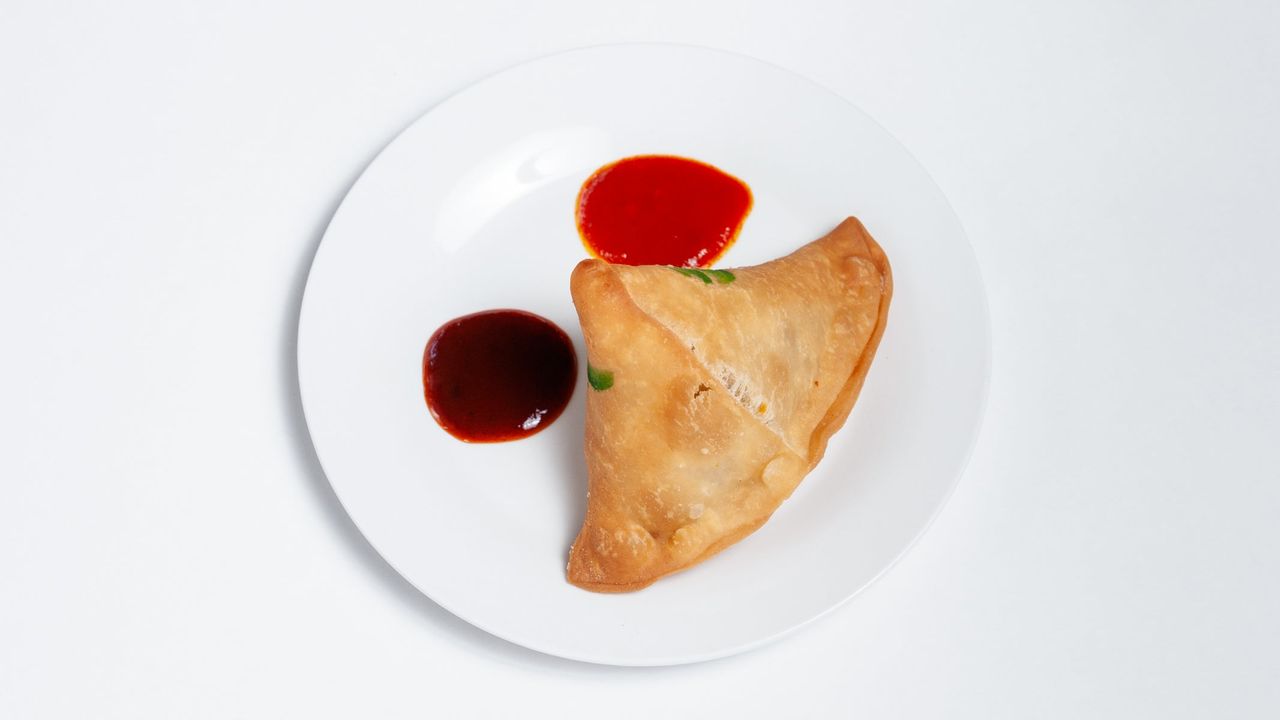 Vegetable Samosa (D)