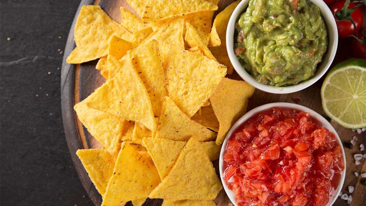 Totopos y Salsas