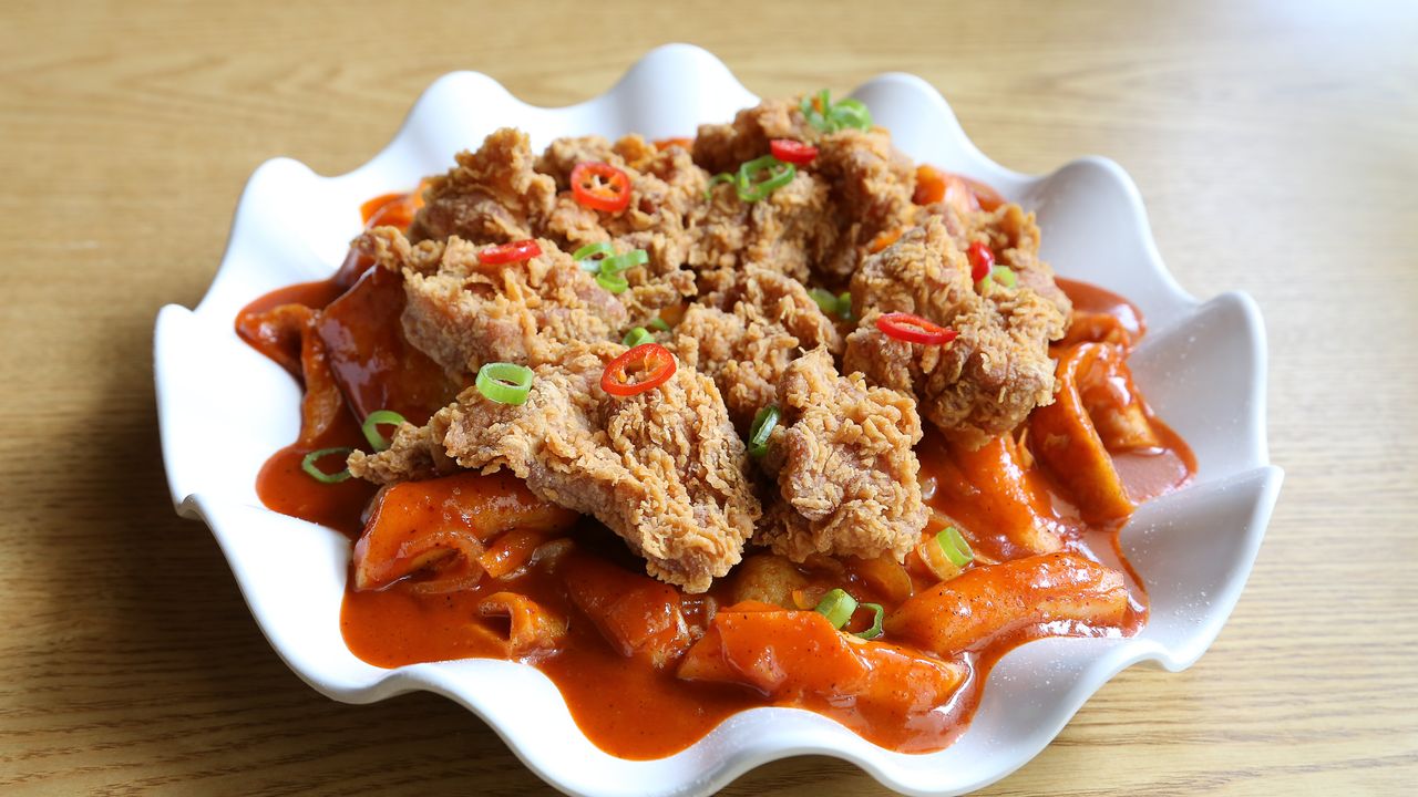 29. Chilli Rice Cake with B/L Chicken