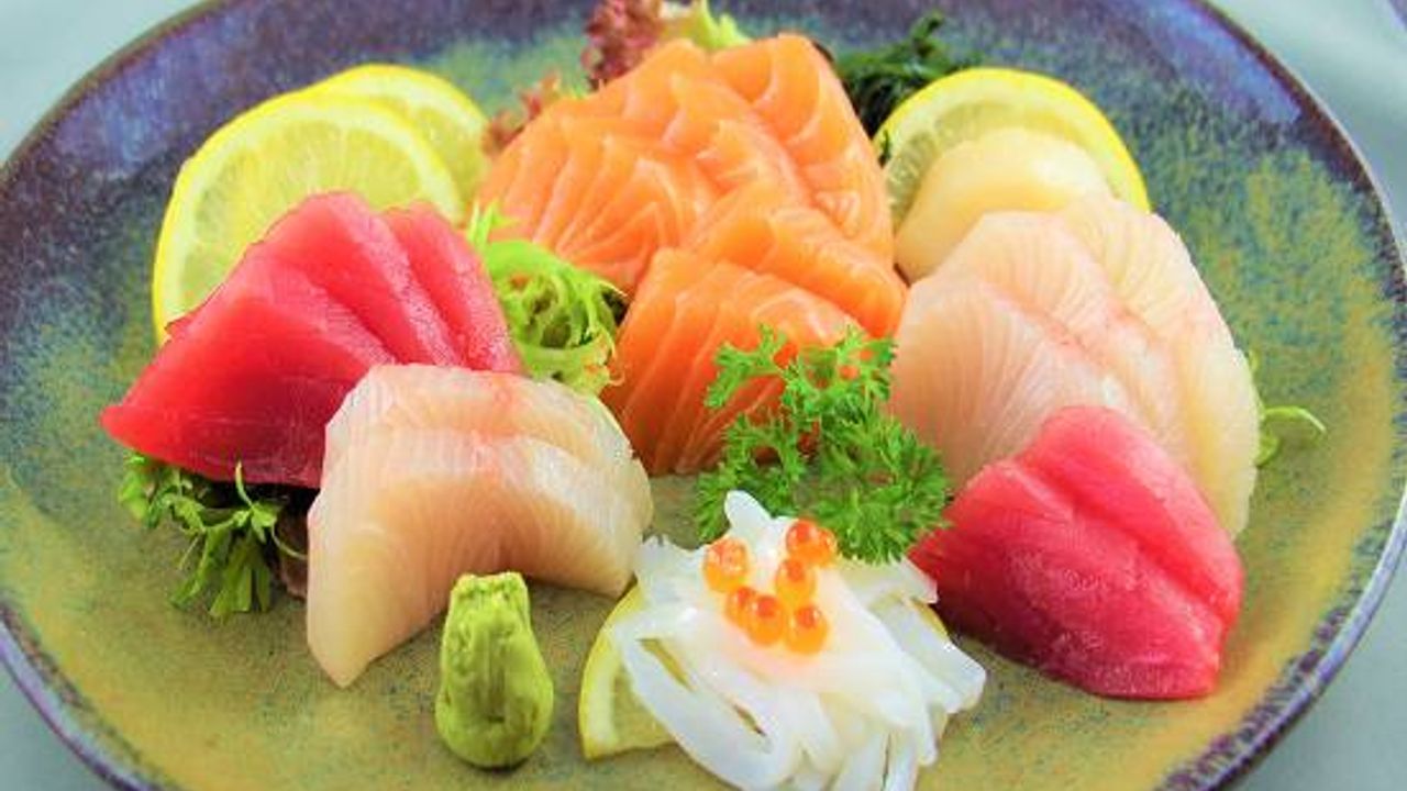 Main Size Mix Sashimi (17pcs)