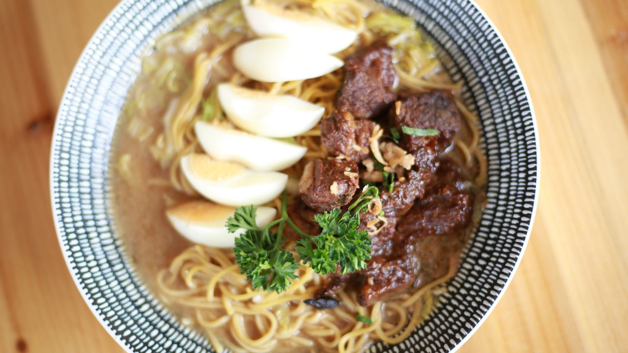 D26. Beef Pares Mami