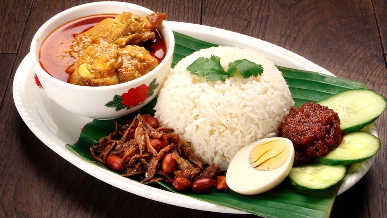 R9b Nasi Lemak with Chicken Curry