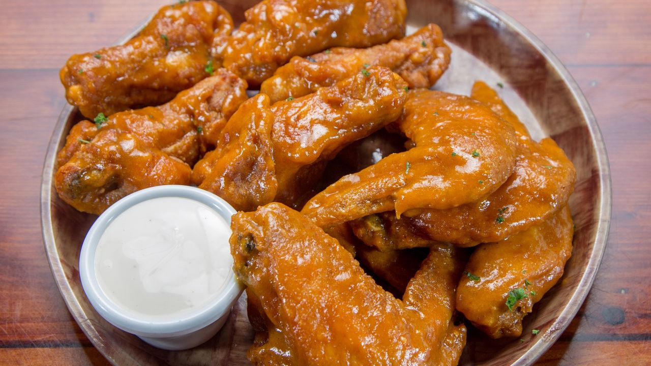 20 Original Hooters Style Wings