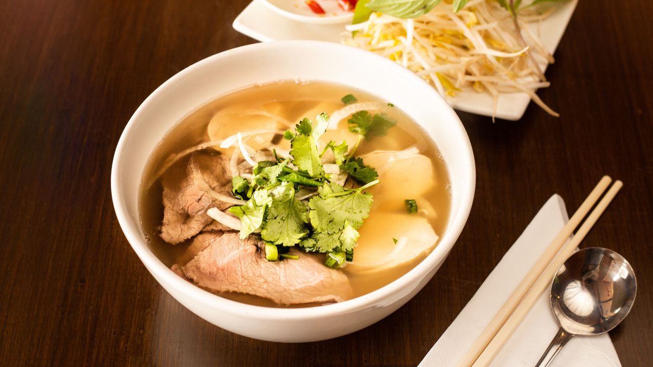 Chicken & Beef Vietnamese Noodle Soup (Phở)
