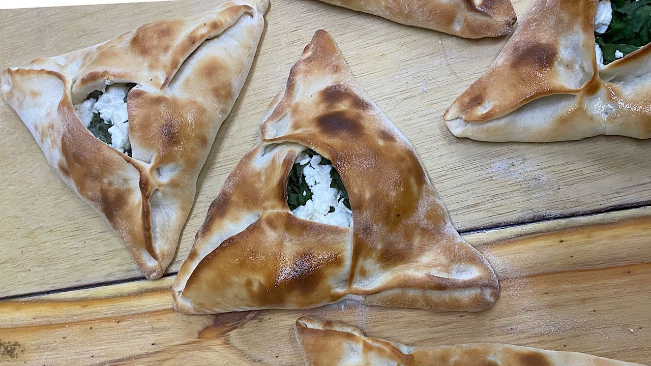 Spinach & Cheese Triangle