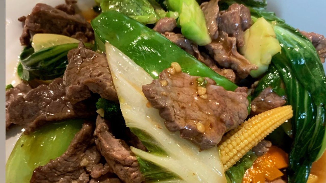23. Stir-Fried Beef with Vegetables