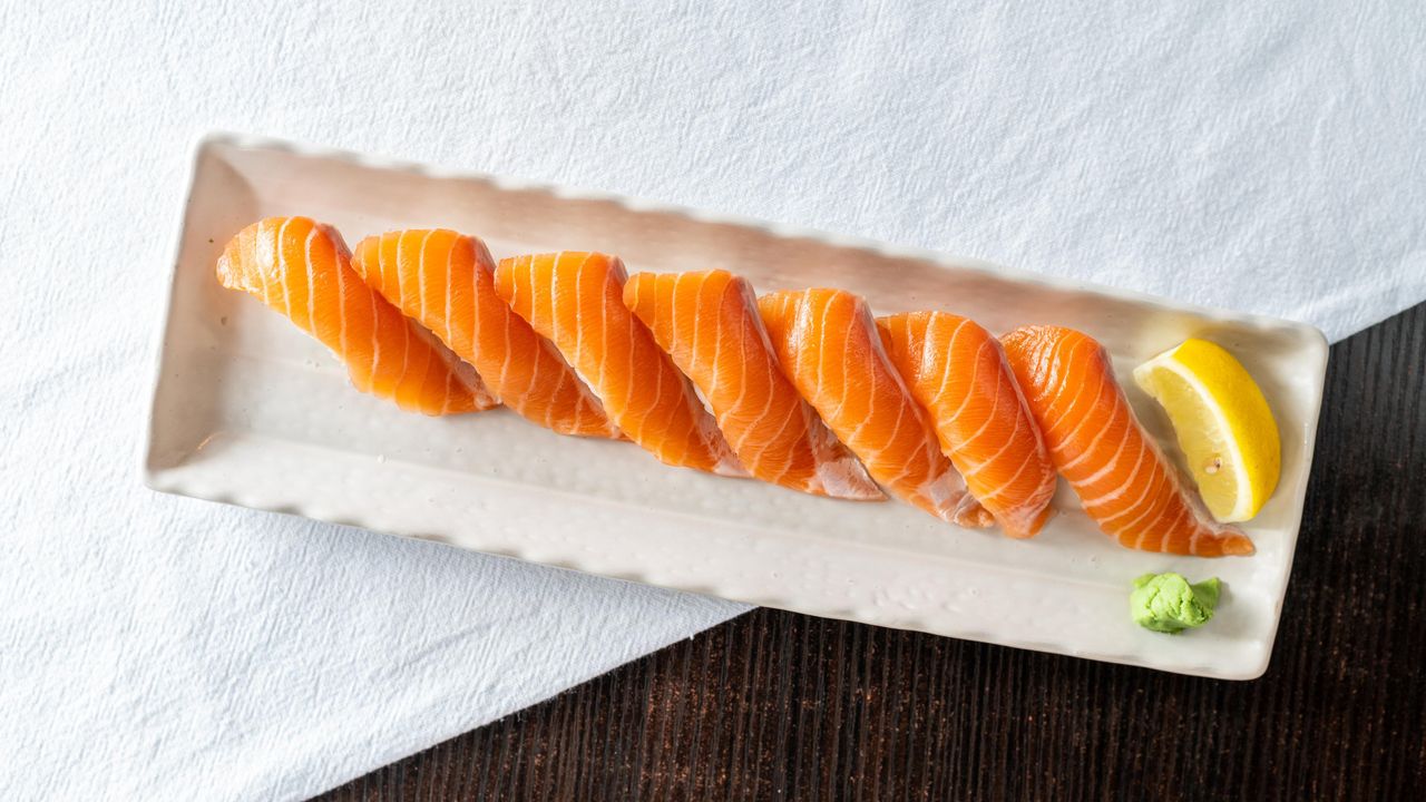 Salmon Nigiri (7pc)
