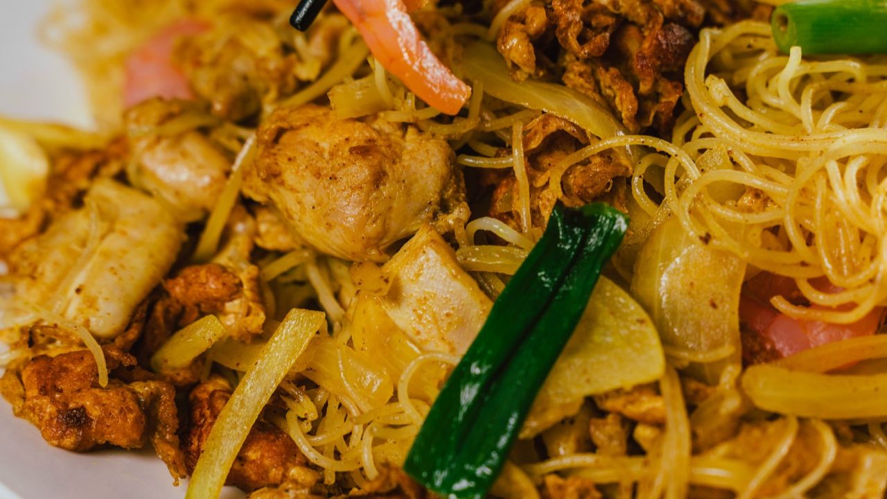 FNO7. Singapore Noodles