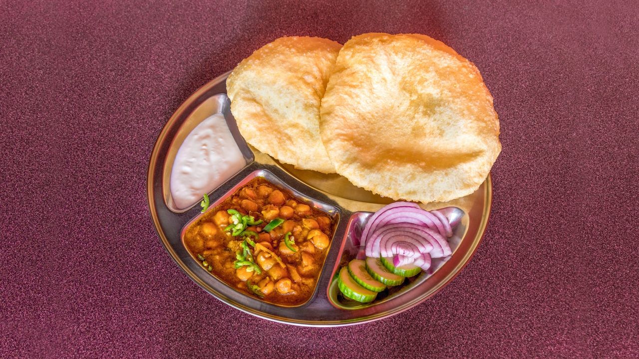 Cholle Bhatoore (2 Pieces)