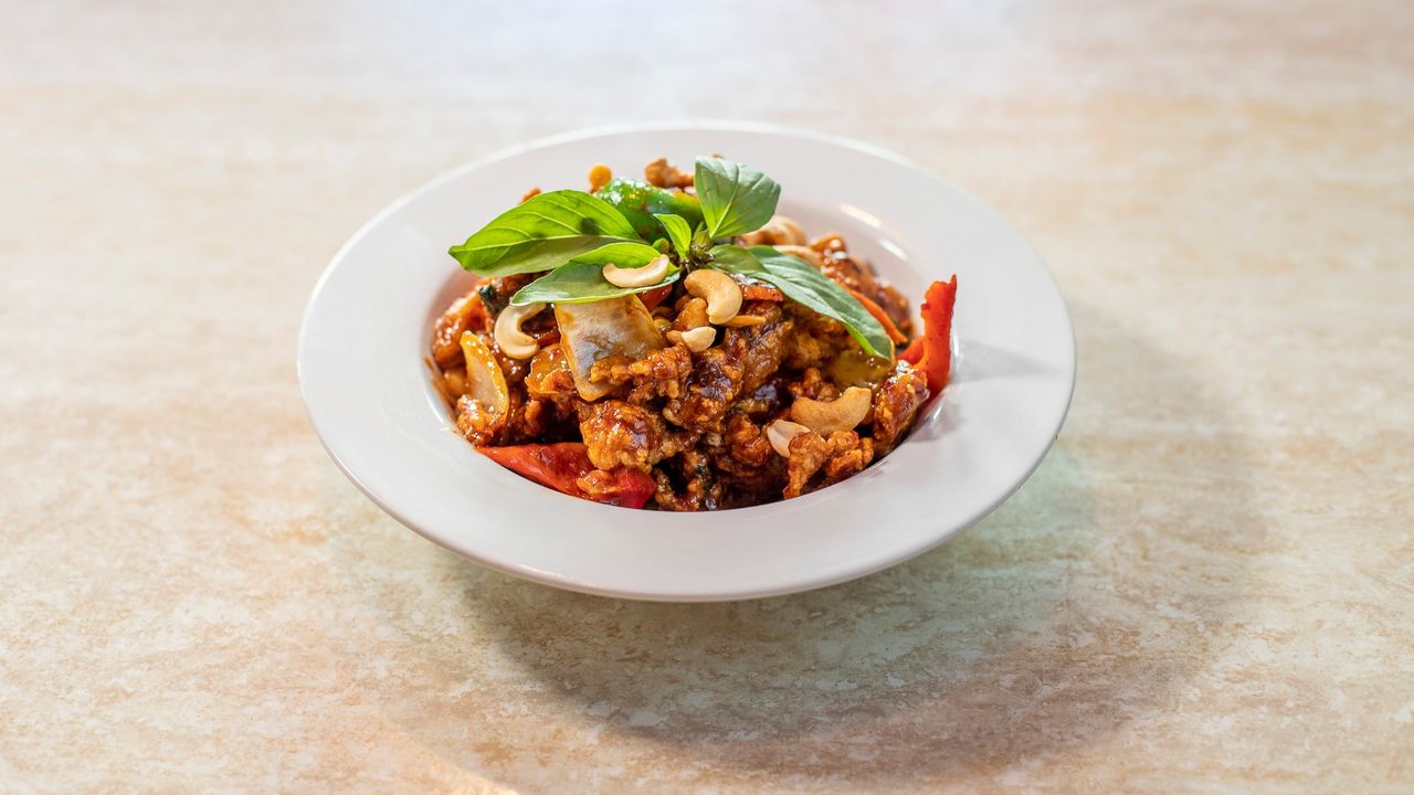 Cripsy Chicken Cashew Stir-Fry (Moderate Spice)