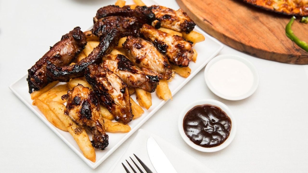 Ribs N Wings Sampler (200gm Ribs N 6pc Wings)