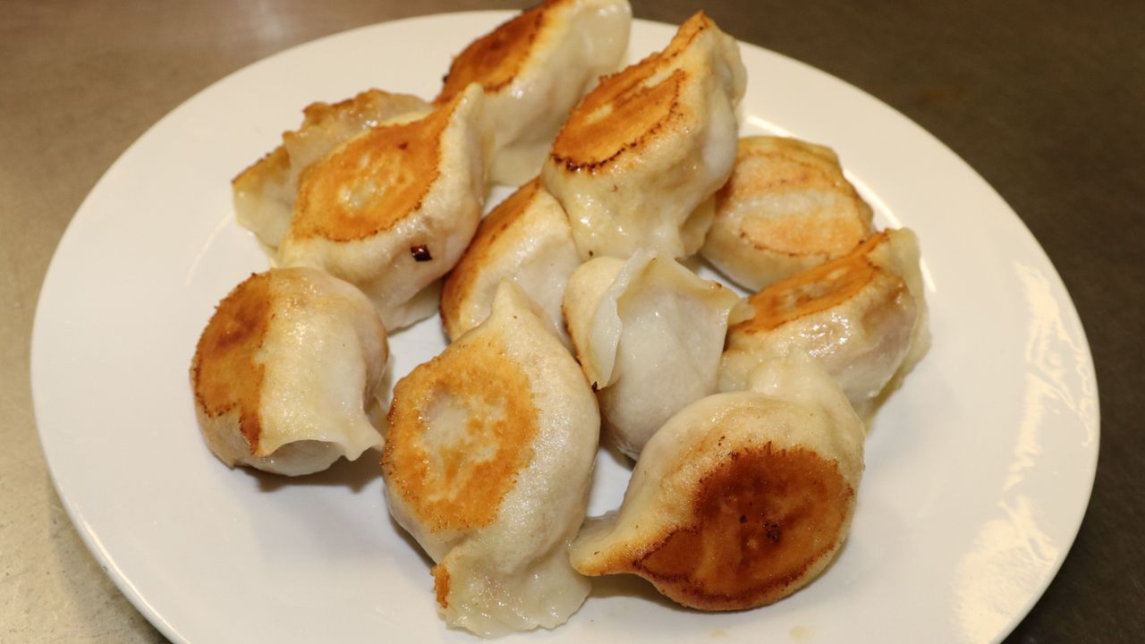 075. Pan-Fried Beef & Onion Dumplings (12)