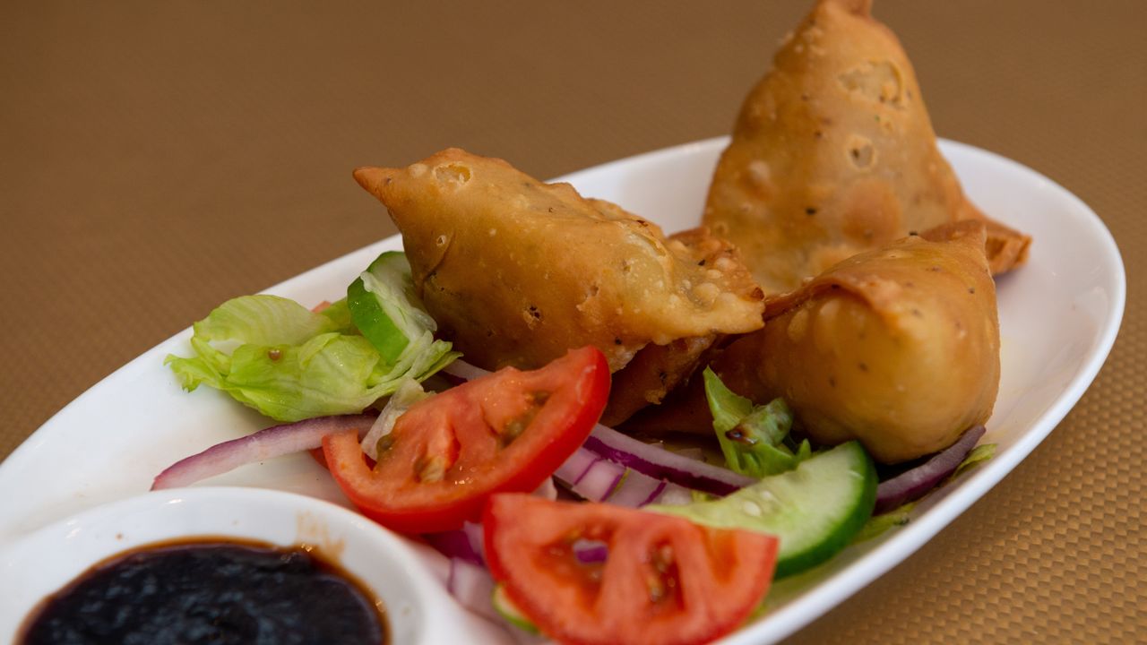 Vegetable Samosa (2 Pieces Per Serve)
