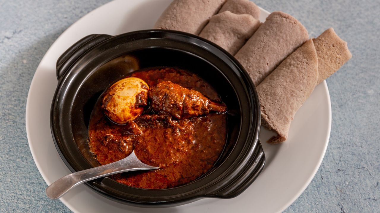 1. Yedoro wot (XXX) (traditional-style chicken drumstick)